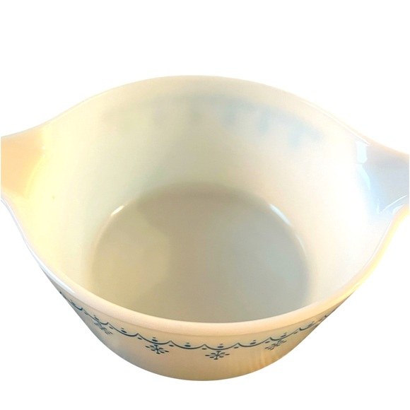 Pyrex snowflake garland 8 inch quart dish excellent condition no wear garland - Picture 2 of 3